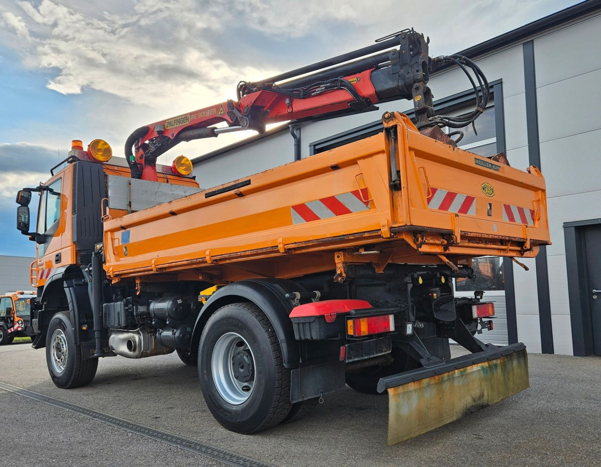 Iveco Trakker 190T33 4x4 Euro5 Kran Palfinger Funk - شاحنة قلاب, شاحنة كرين: صورة 4 Iveco Trakker 190T33 4x4 Euro5 Kran Palfinger Funk - شاحنة قلاب, شاحنة كرين: صورة 4
