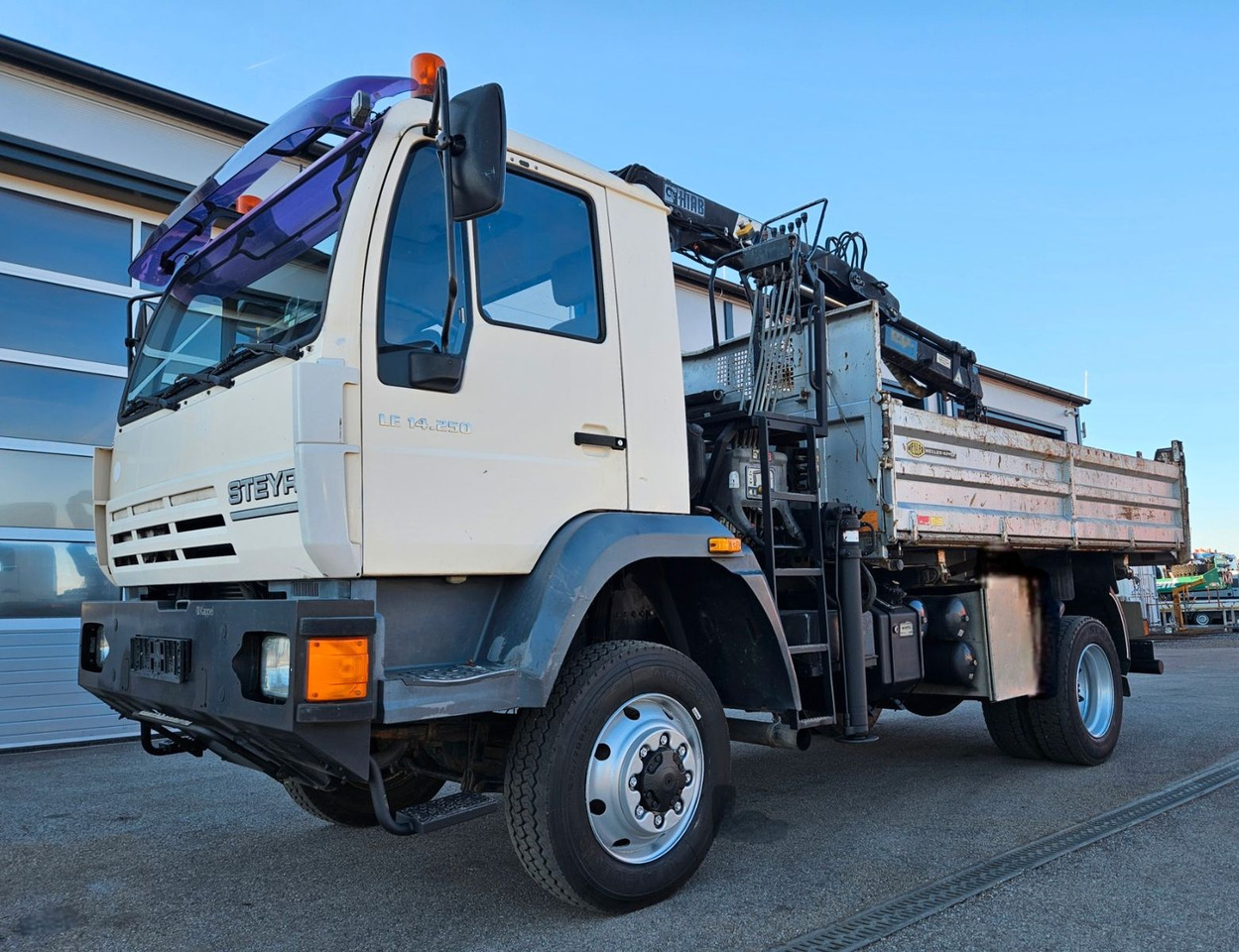 MAN LE 14.250 4x4 HIAB 077BS-2 Kran Greifer - شاحنة قلاب, شاحنة كرين: صورة 4 MAN LE 14.250 4x4 HIAB 077BS-2 Kran Greifer - شاحنة قلاب, شاحنة كرين: صورة 4