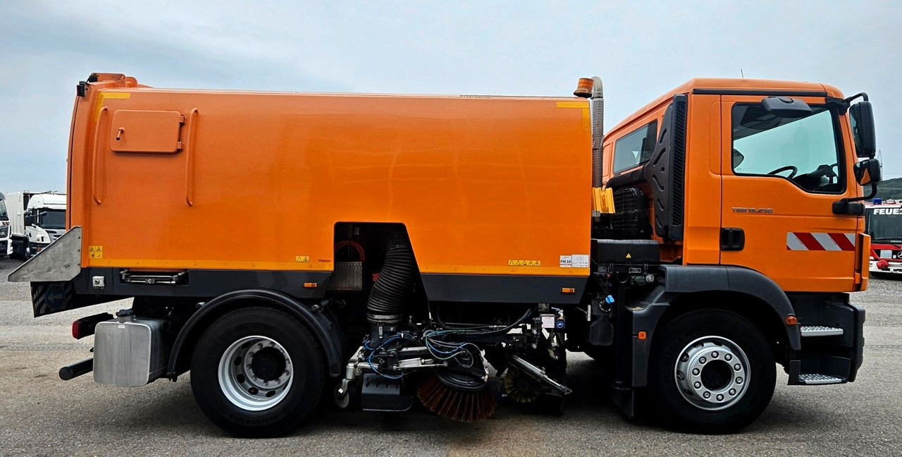 سياره كنس شوارع MAN TGM 18.250 Euro6 BROCK SL200 L+R  Aufbaumotor: صورة 6 سياره كنس شوارع MAN TGM 18.250 Euro6 BROCK SL200 L+R  Aufbaumotor: صورة 6