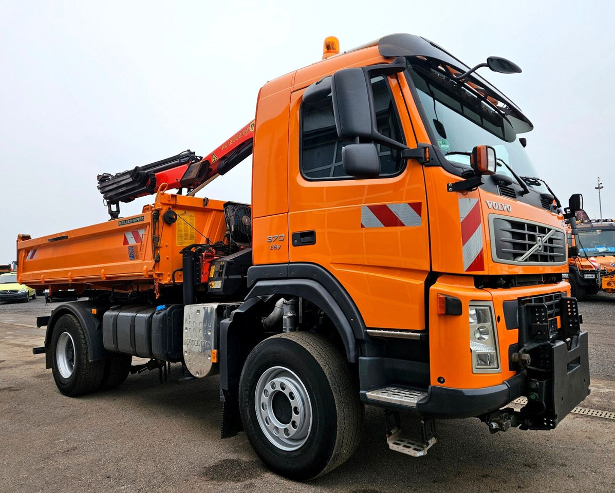 Volvo FM 370 4x4 Palfinger PK12002 Funk Kran EEV - شاحنة قلاب, شاحنة كرين: صورة 1 Volvo FM 370 4x4 Palfinger PK12002 Funk Kran EEV - شاحنة قلاب, شاحنة كرين: صورة 1