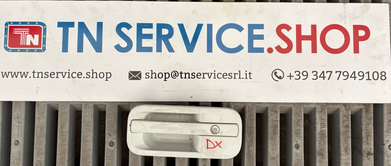 Maniglia destra DAF E6 - باب و قطع الغيار - شاحنة: صورة 1 Maniglia destra DAF E6 - باب و قطع الغيار - شاحنة: صورة 1