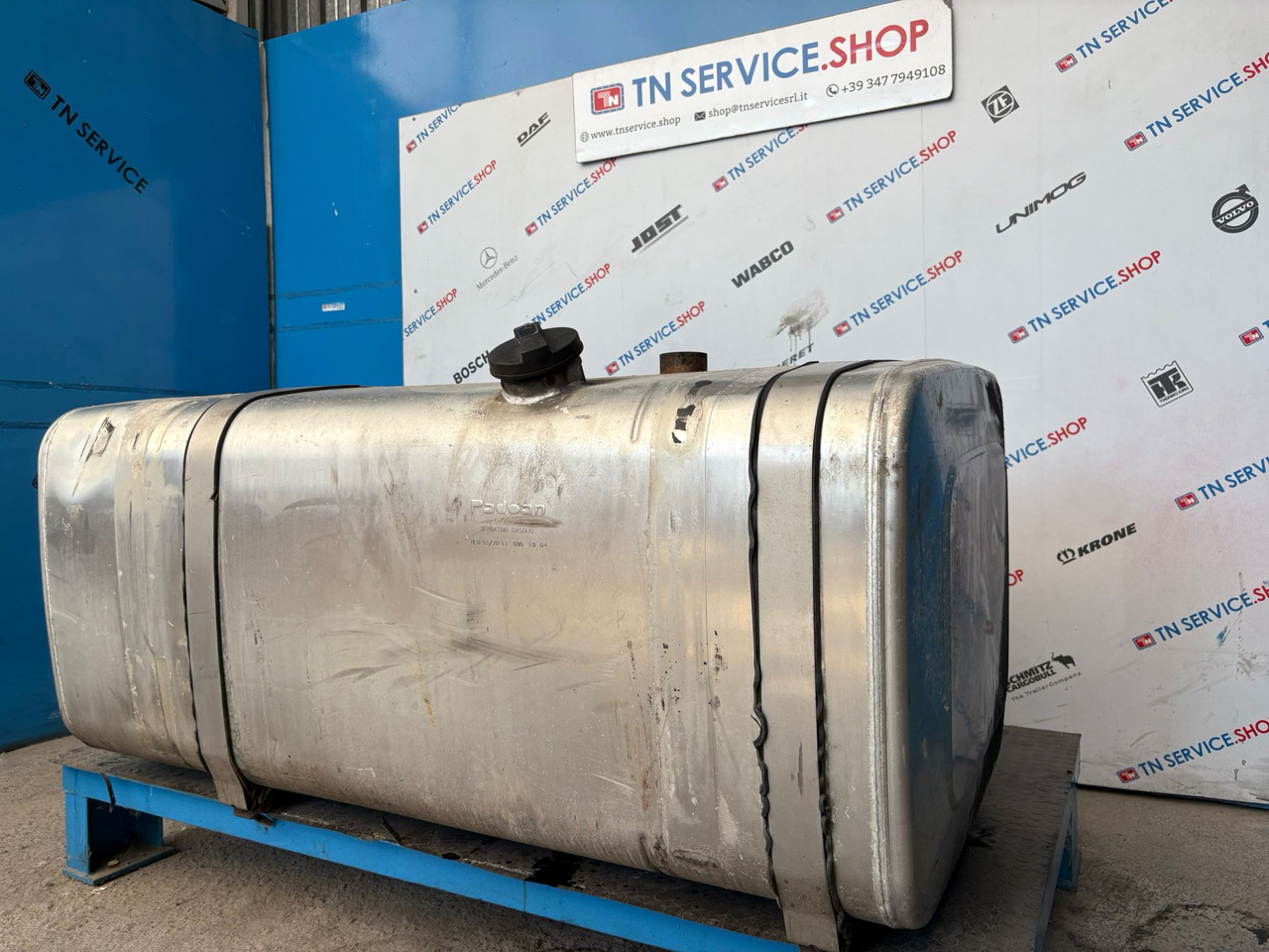 Serbatoio gasolio Iveco - خزان الوقود - شاحنة التوصيل: صورة 2 Serbatoio gasolio Iveco - خزان الوقود - شاحنة التوصيل: صورة 2