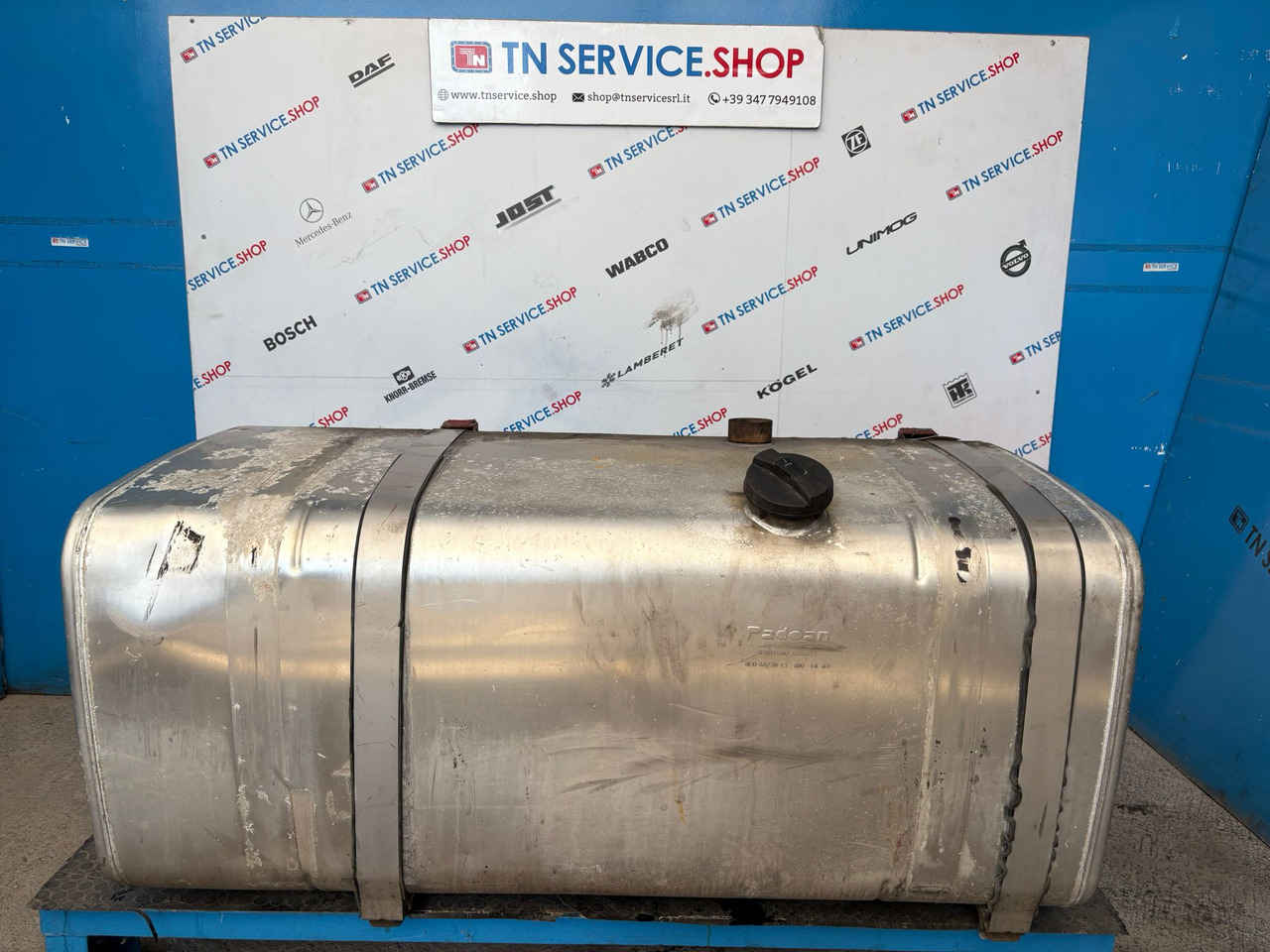 Serbatoio gasolio Iveco - خزان الوقود - شاحنة التوصيل: صورة 1 Serbatoio gasolio Iveco - خزان الوقود - شاحنة التوصيل: صورة 1