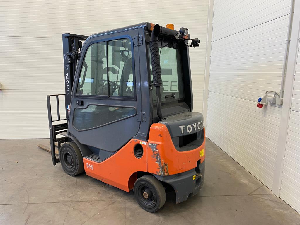 Toyota 02-8FDF15 - رافعة شوكية ديزل: صورة 3 Toyota 02-8FDF15 - رافعة شوكية ديزل: صورة 3