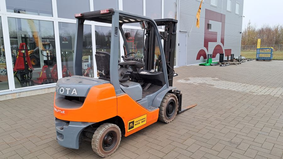 Toyota 02-8FDF20 - رافعة شوكية ديزل: صورة 4 Toyota 02-8FDF20 - رافعة شوكية ديزل: صورة 4