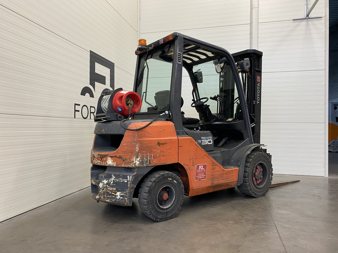 Toyota 02-8FGF30 - رافعة شوكية تعمل بالغاز: صورة 4 Toyota 02-8FGF30 - رافعة شوكية تعمل بالغاز: صورة 4