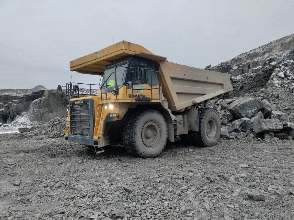 Komatsu HD605-7 - شاحنة قلاب صلبة: صورة 2 Komatsu HD605-7 - شاحنة قلاب صلبة: صورة 2