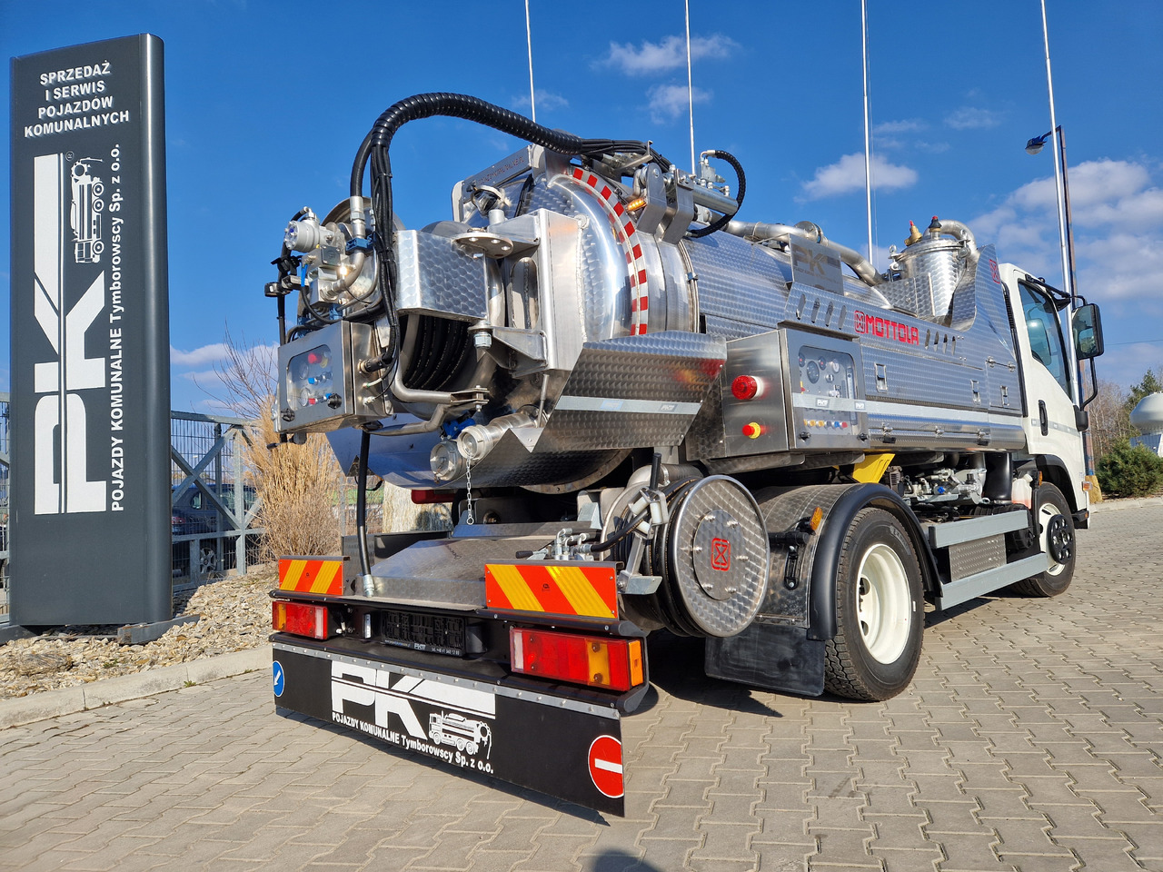 ISUZU  - شاحنة الشفط: صورة 2 ISUZU  - شاحنة الشفط: صورة 2