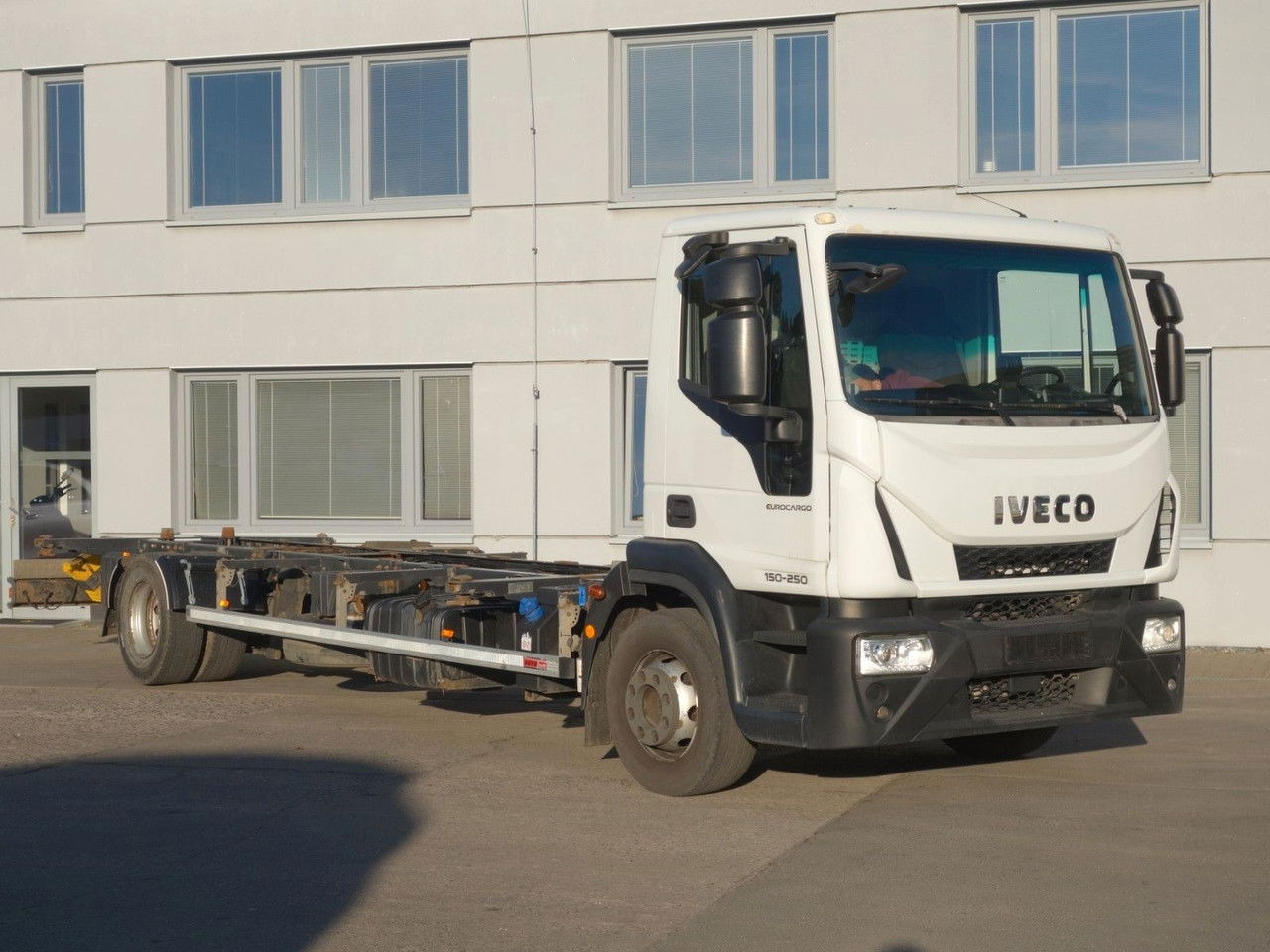 Iveco EuroCargo 150 150E 250 Wechselfahrgestel, BDFl - شاحنات الحاويات / جسم علوي قابل للتغيير شاحنة: صورة 2 Iveco EuroCargo 150 150E 250 Wechselfahrgestel, BDFl - شاحنات الحاويات / جسم علوي قابل للتغيير شاحنة: صورة 2