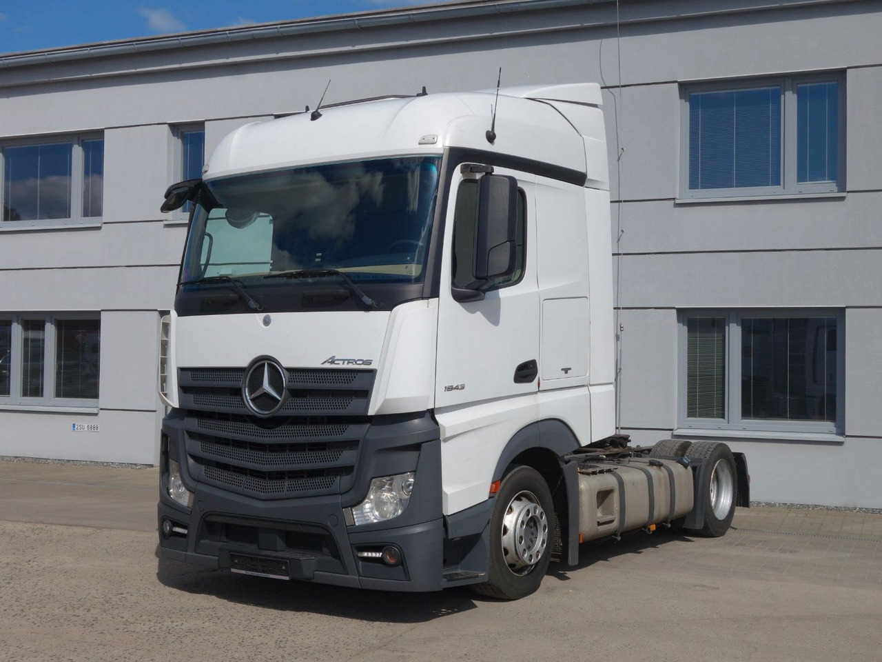 Mercedes-Benz Actros 1843 Lowdeck Lowliner - وحدة جر: صورة 1 Mercedes-Benz Actros 1843 Lowdeck Lowliner - وحدة جر: صورة 1