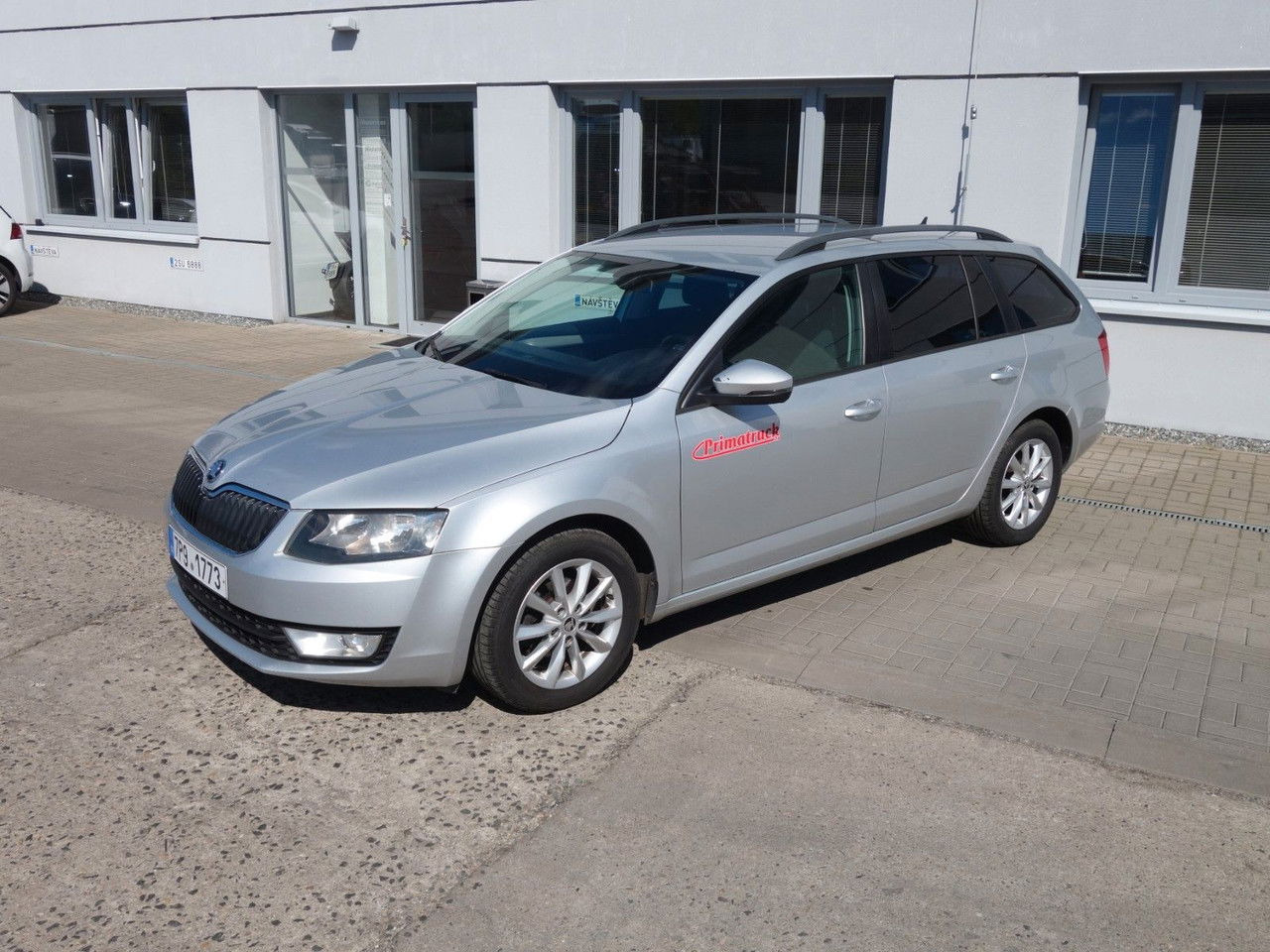 Škoda Octavia Combi Ambition 1,6 TDI, DSG, Navi, Clima - سيارة ستيشن: صورة 2 Škoda Octavia Combi Ambition 1,6 TDI, DSG, Navi, Clima - سيارة ستيشن: صورة 2