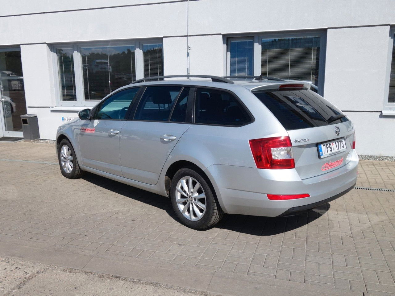 Škoda Octavia Combi Ambition 1,6 TDI, DSG, Navi, Clima - سيارة ستيشن: صورة 4 Škoda Octavia Combi Ambition 1,6 TDI, DSG, Navi, Clima - سيارة ستيشن: صورة 4