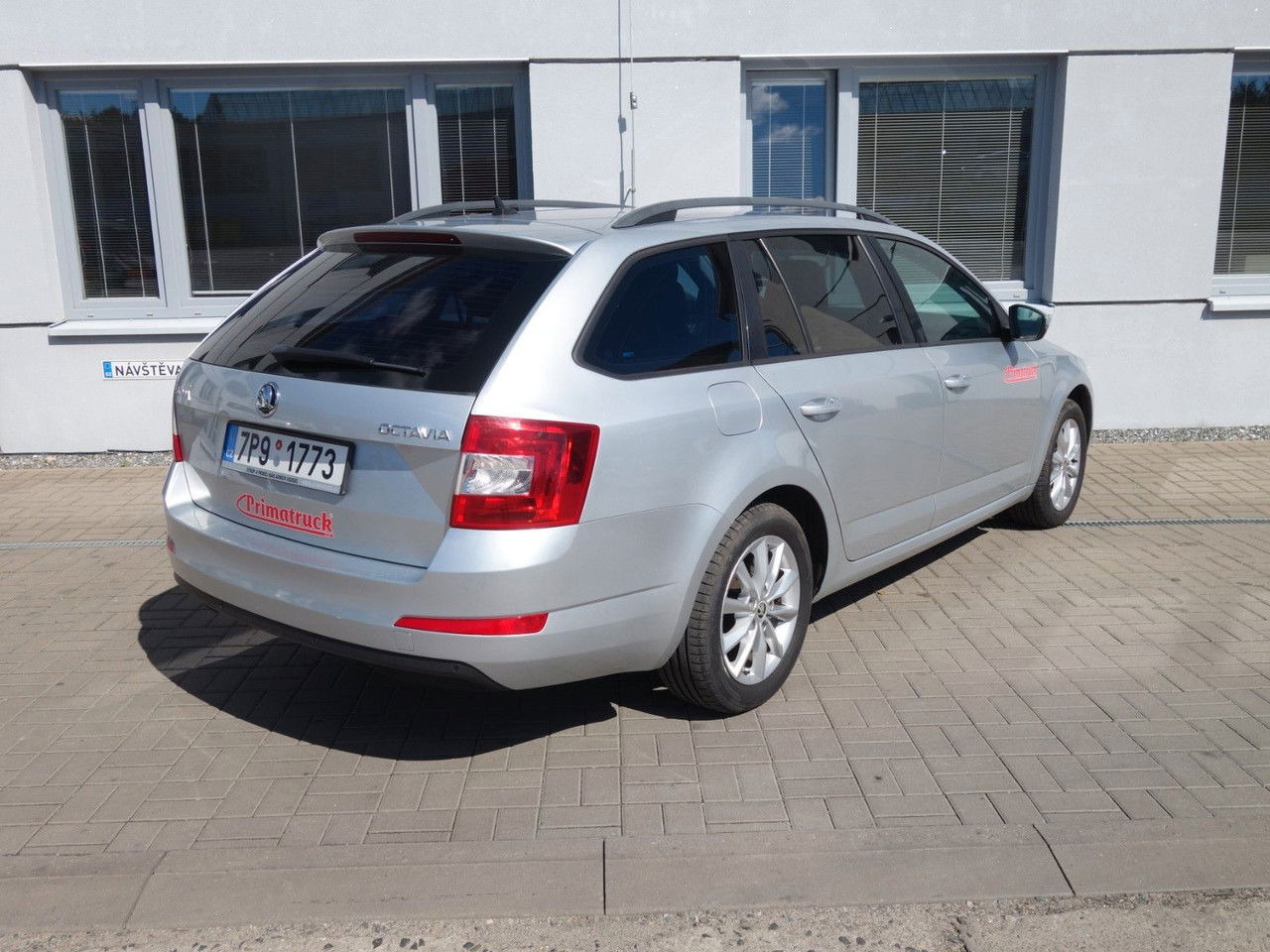 Škoda Octavia Combi Ambition 1,6 TDI, DSG, Navi, Clima - سيارة ستيشن: صورة 5 Škoda Octavia Combi Ambition 1,6 TDI, DSG, Navi, Clima - سيارة ستيشن: صورة 5