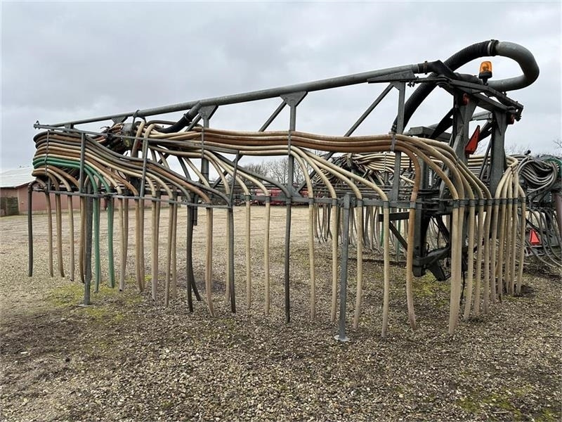 AP 24mtr slæbeslangebom m/2 fordeler - صهريج السماد السائل: صورة 1 AP 24mtr slæbeslangebom m/2 fordeler - صهريج السماد السائل: صورة 1