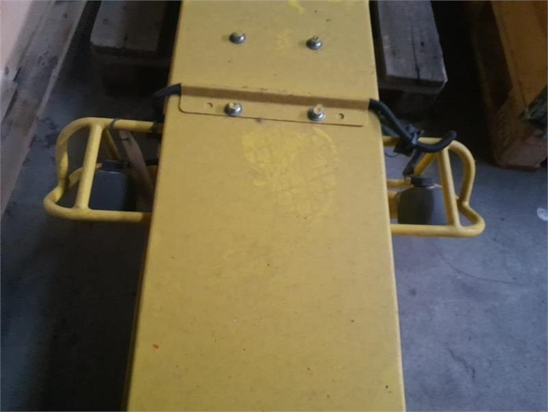 John Deere 8400 Tud  - معدات تيبيس التبن: صورة 3 John Deere 8400 Tud  - معدات تيبيس التبن: صورة 3