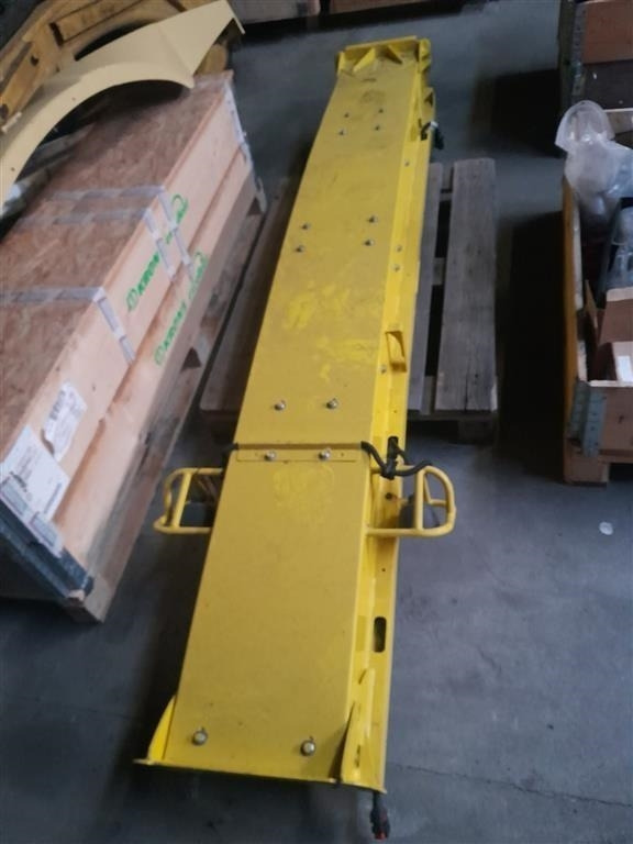 John Deere 8400 Tud  - معدات تيبيس التبن: صورة 1 John Deere 8400 Tud  - معدات تيبيس التبن: صورة 1