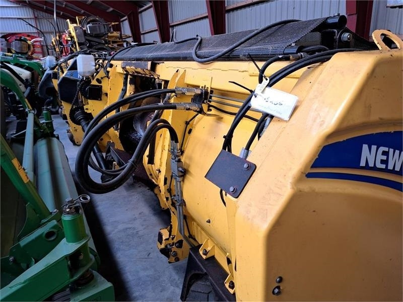 New Holland 283 Header - معدات تيبيس التبن: صورة 1 New Holland 283 Header - معدات تيبيس التبن: صورة 1