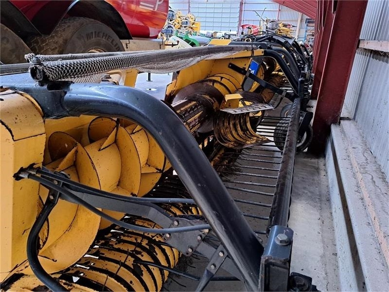 New Holland 355 W Græspick-up - معدات تيبيس التبن: صورة 2 New Holland 355 W Græspick-up - معدات تيبيس التبن: صورة 2