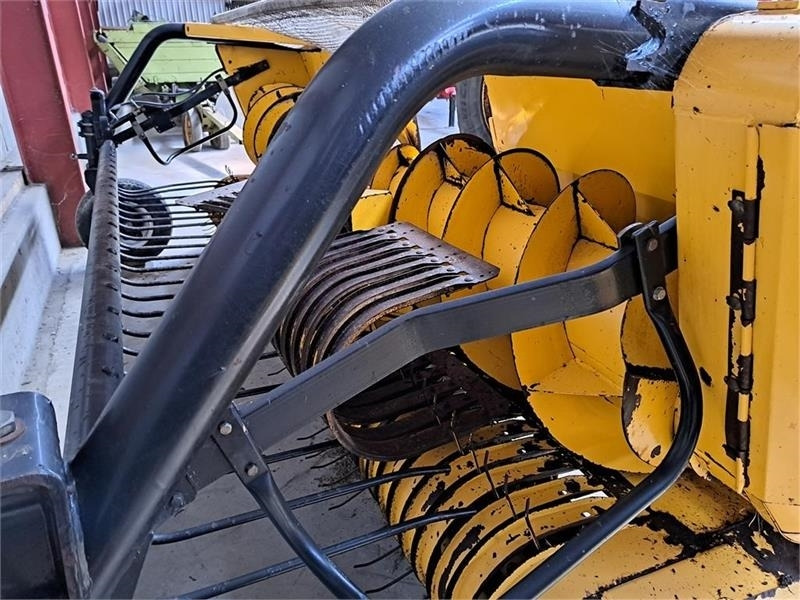 New Holland 355 W Græspick-up - معدات تيبيس التبن: صورة 5 New Holland 355 W Græspick-up - معدات تيبيس التبن: صورة 5