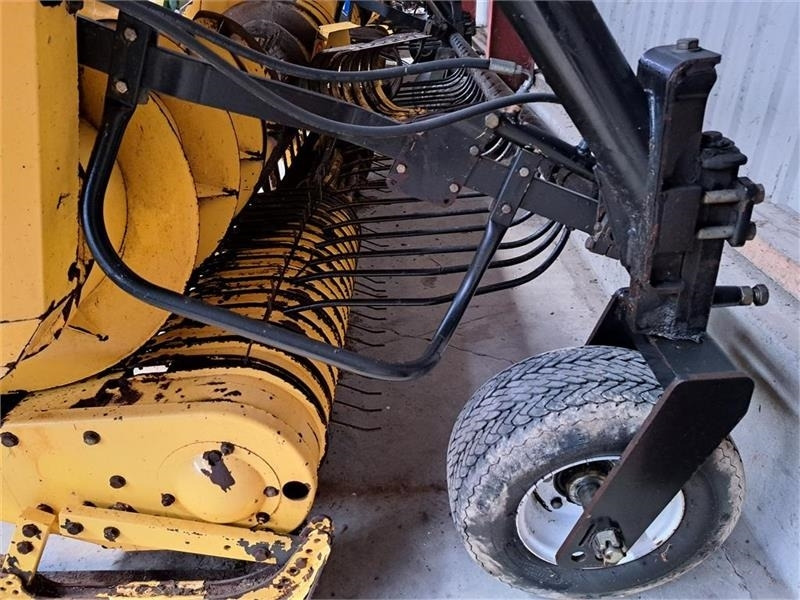New Holland 355 W Græspick-up - معدات تيبيس التبن: صورة 3 New Holland 355 W Græspick-up - معدات تيبيس التبن: صورة 3