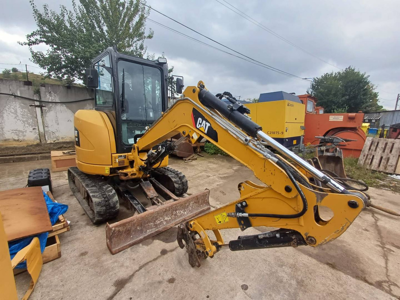 CAT 303ECR - حفار زحاف: صورة 2 CAT 303ECR - حفار زحاف: صورة 2