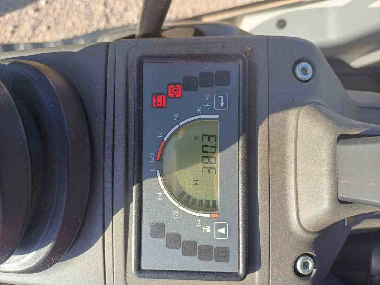 CAT 302.4D - حفار زحاف: صورة 5 CAT 302.4D - حفار زحاف: صورة 5