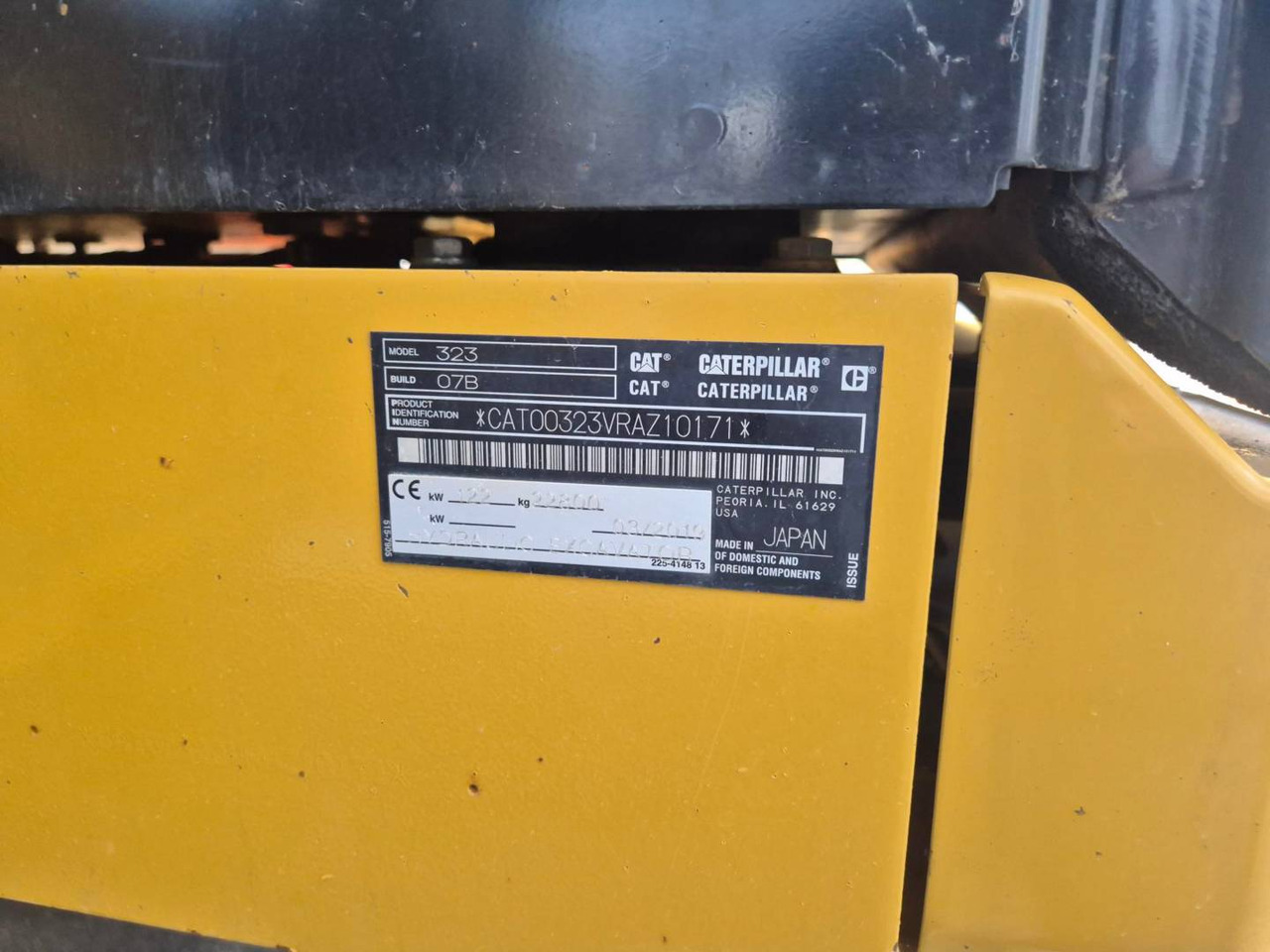 حفار زحاف CAT 323: صورة 6