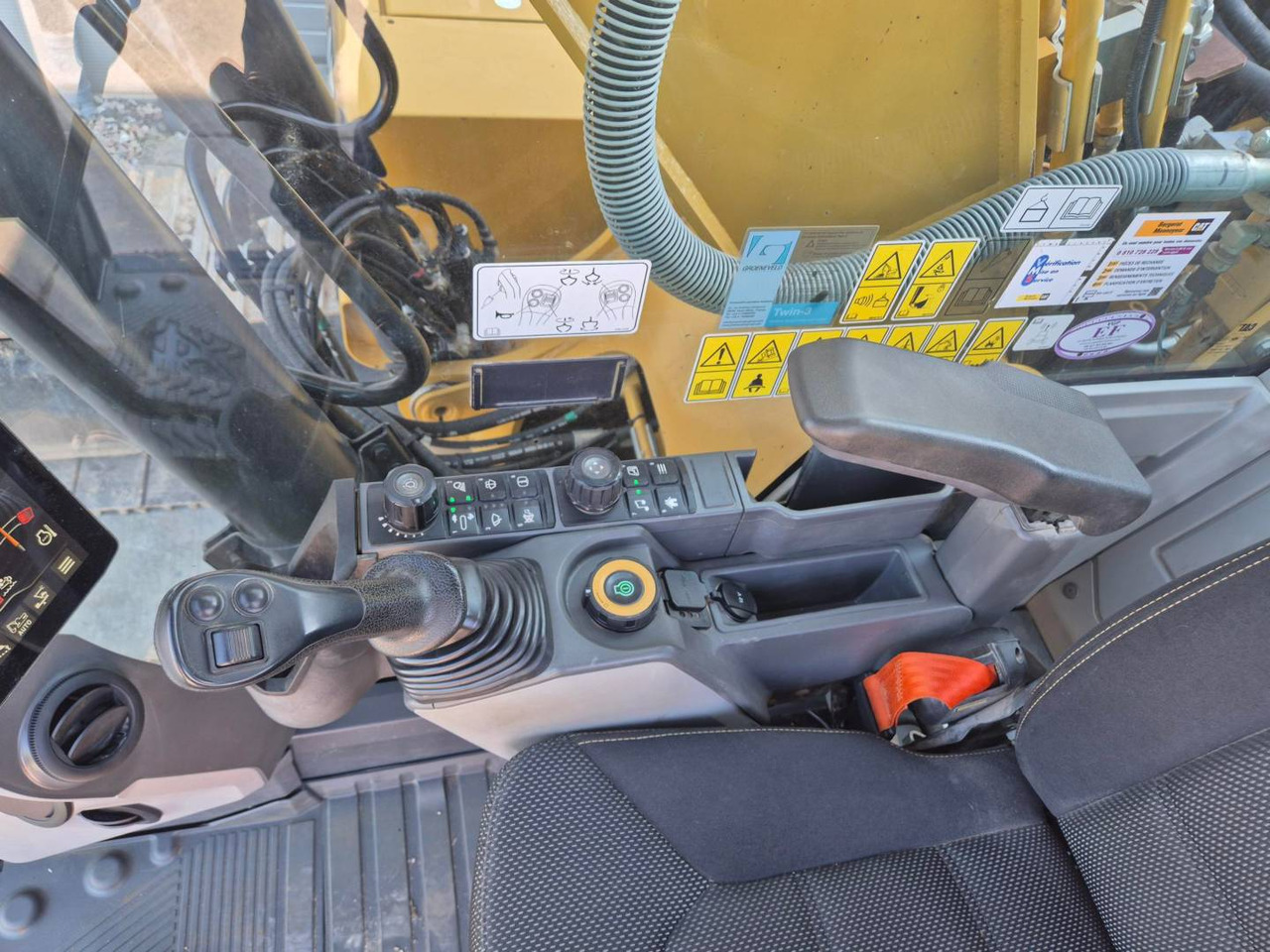 حفار زحاف CAT 323: صورة 30