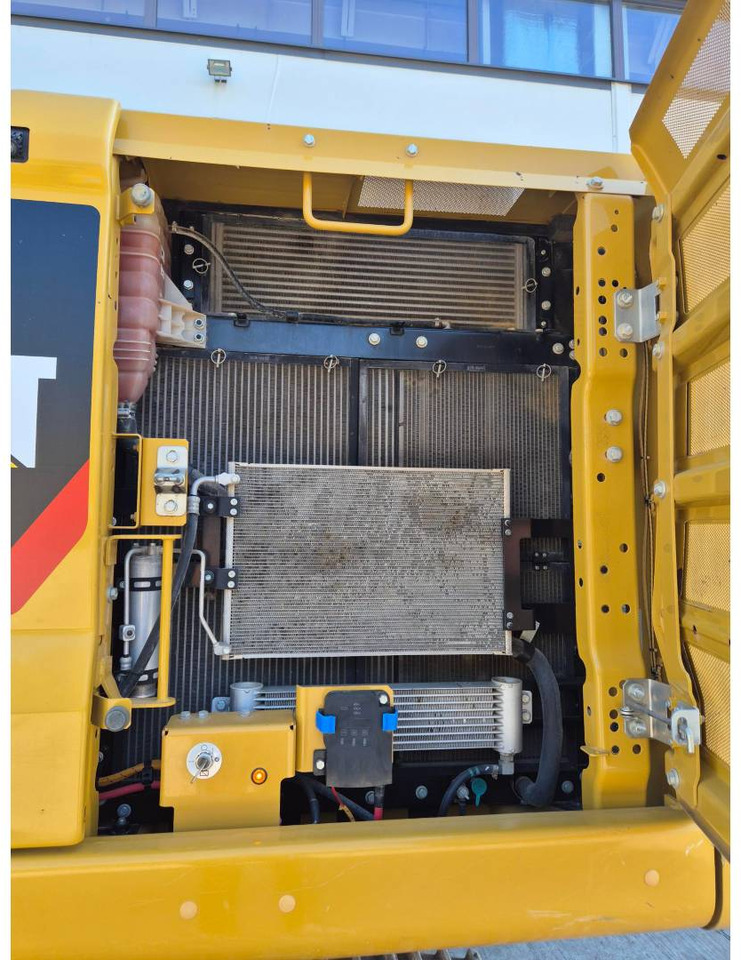 حفار زحاف CAT 323: صورة 18