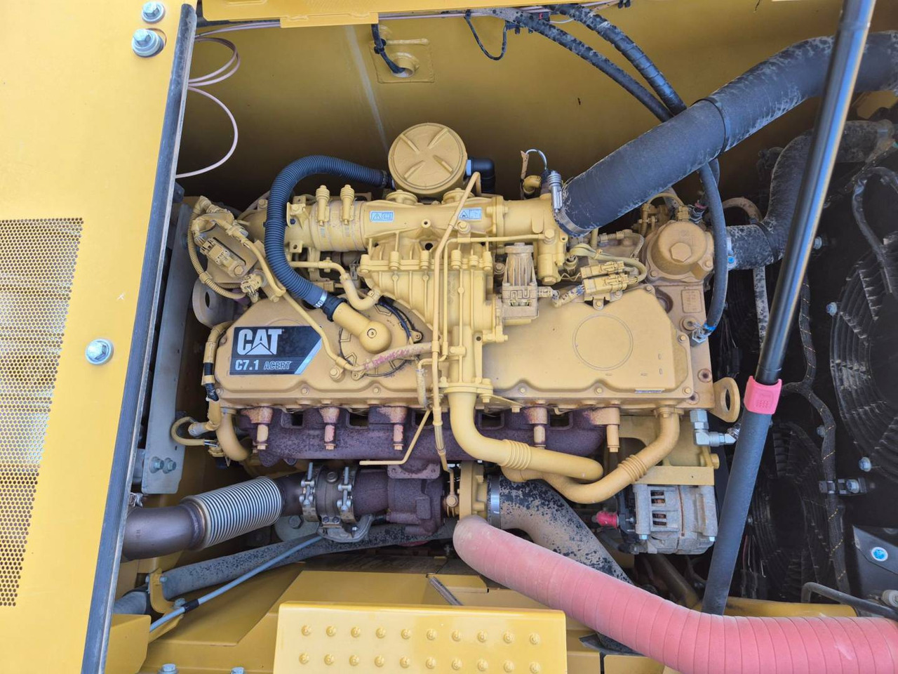 حفار زحاف CAT 323: صورة 7