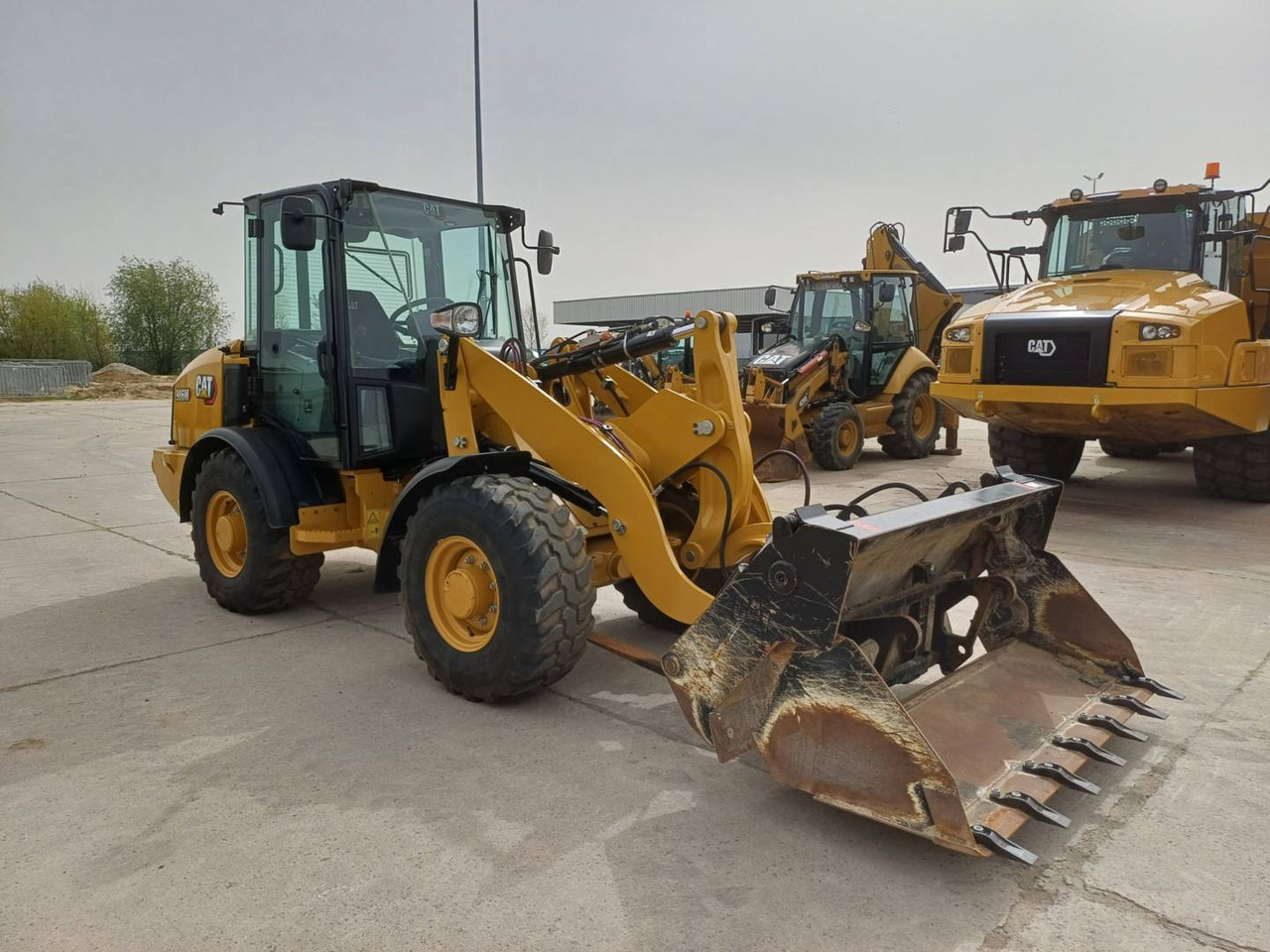 CAT 906M - اللودر بعجل: صورة 2 CAT 906M - اللودر بعجل: صورة 2