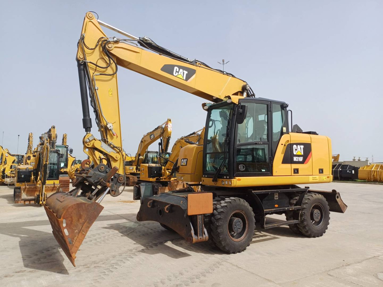 CAT M316F - حفارة دولاب: صورة 1 CAT M316F - حفارة دولاب: صورة 1