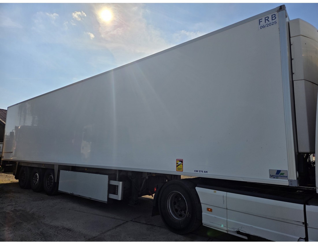 FRUHEAUF FST4 REFRIGERATED SEMITRAILER 3 AXLE MEAT RAILS THERMOKING SLX E 300 30 - نصف مقطورة مُبرِّدة: صورة 3 FRUHEAUF FST4 REFRIGERATED SEMITRAILER 3 AXLE MEAT RAILS THERMOKING SLX E 300 30 - نصف مقطورة مُبرِّدة: صورة 3