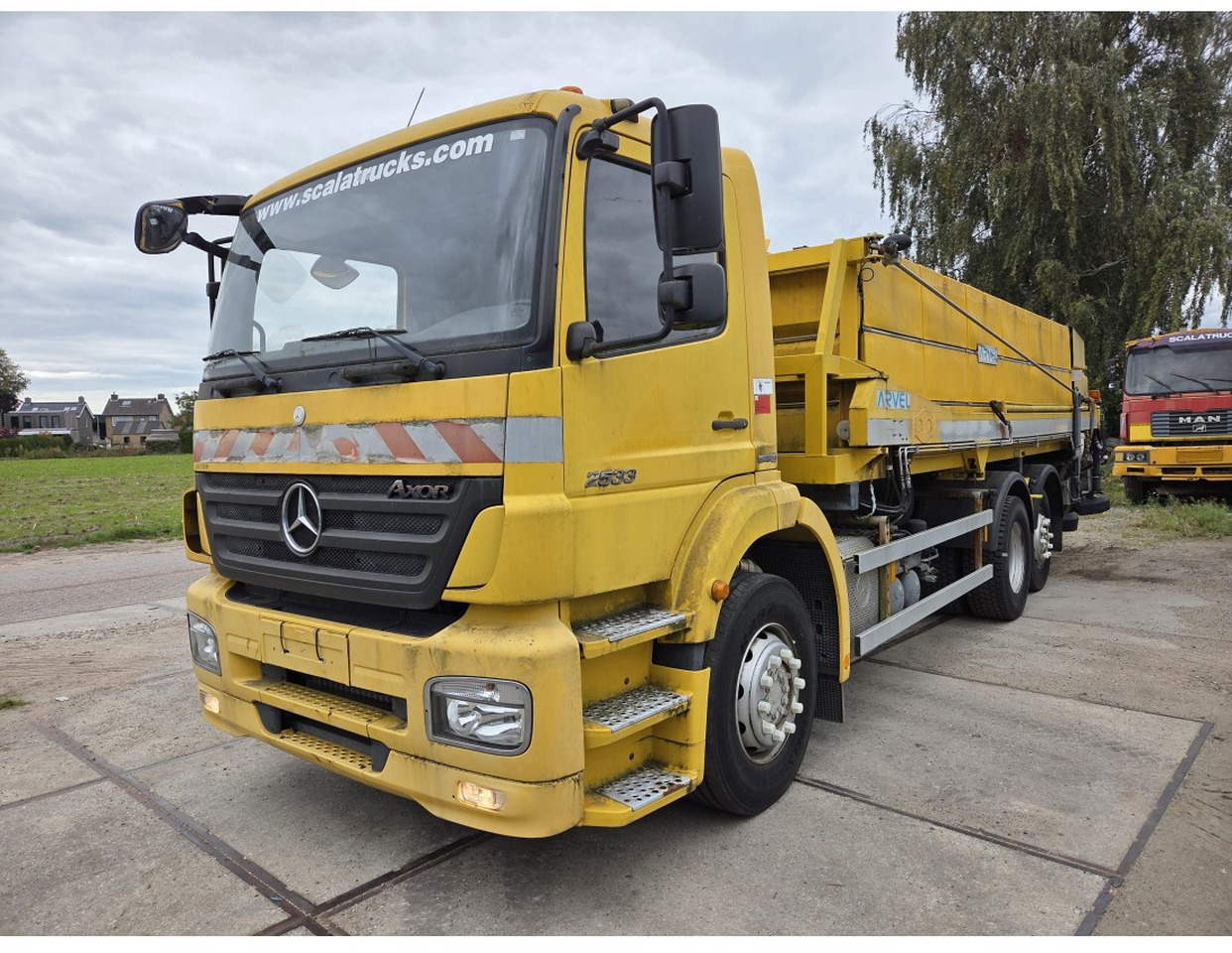 MERCEDES AXOR 2533 6X2 CHASSIS LOW MILEAGE - شاحنة هيكل كابينة, جرافة ثلج: صورة 1 MERCEDES AXOR 2533 6X2 CHASSIS LOW MILEAGE - شاحنة هيكل كابينة, جرافة ثلج: صورة 1