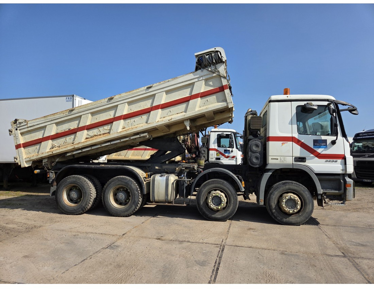 Mercedes Actros 3236 8x4 2-Side Tipper EPS Gearbox 3 Pedals - شاحنة قلاب: صورة 3 Mercedes Actros 3236 8x4 2-Side Tipper EPS Gearbox 3 Pedals - شاحنة قلاب: صورة 3