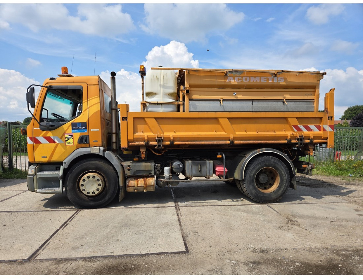 Renault Premium 300 4x2 Tipper Gritter Manual Gearbox Mechanical pump Pomp - شاحنة قلاب: صورة 3 Renault Premium 300 4x2 Tipper Gritter Manual Gearbox Mechanical pump Pomp - شاحنة قلاب: صورة 3