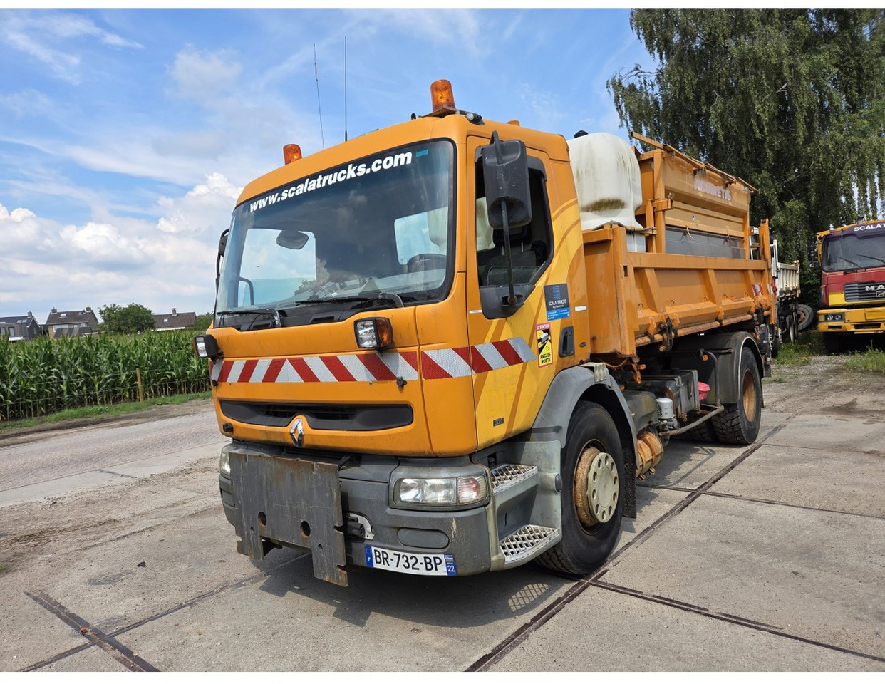 Renault Premium 300 4x2 Tipper Gritter Manual Gearbox Mechanical pump Pomp - شاحنة قلاب: صورة 1 Renault Premium 300 4x2 Tipper Gritter Manual Gearbox Mechanical pump Pomp - شاحنة قلاب: صورة 1