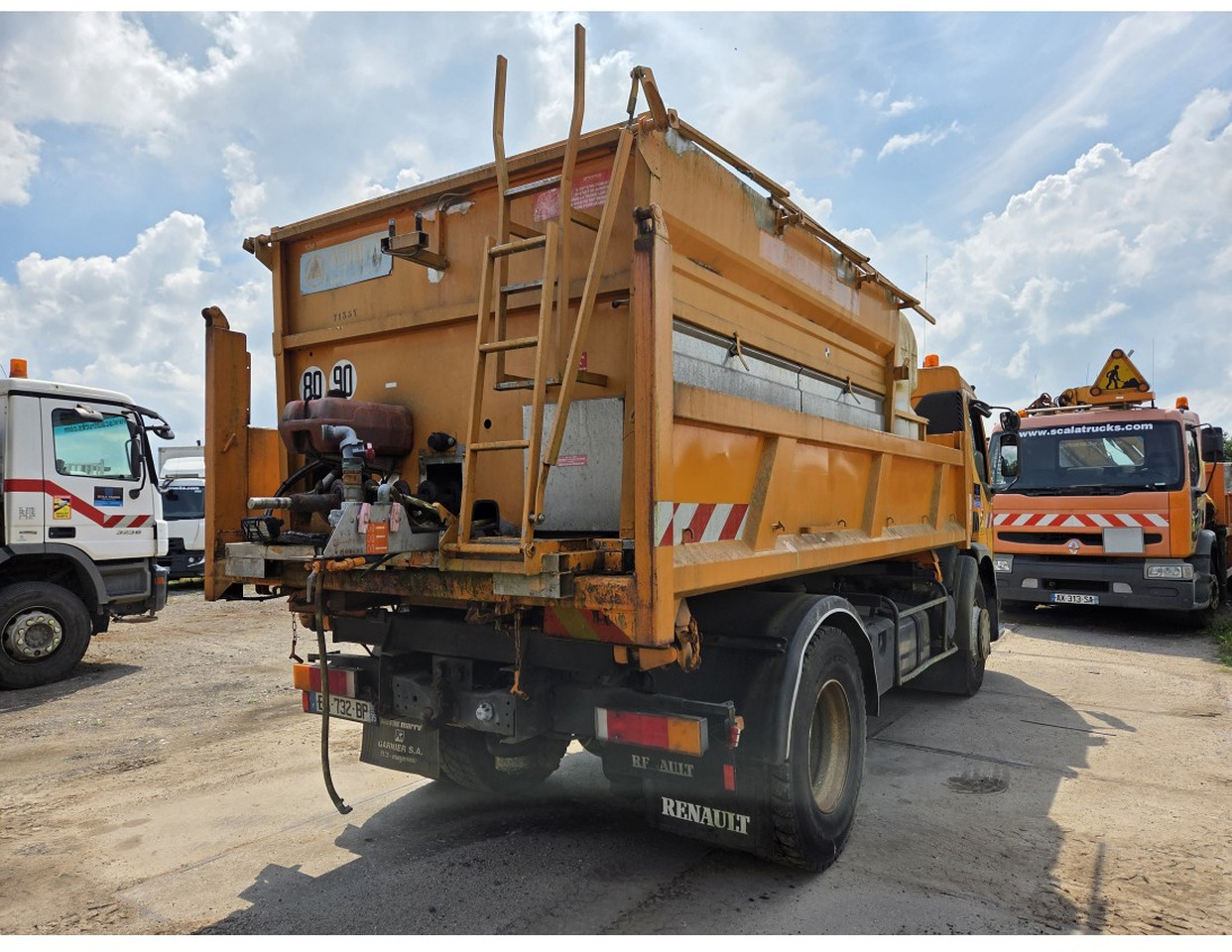 Renault Premium 300 4x2 Tipper Gritter Manual Gearbox Mechanical pump Pomp - شاحنة قلاب: صورة 2 Renault Premium 300 4x2 Tipper Gritter Manual Gearbox Mechanical pump Pomp - شاحنة قلاب: صورة 2