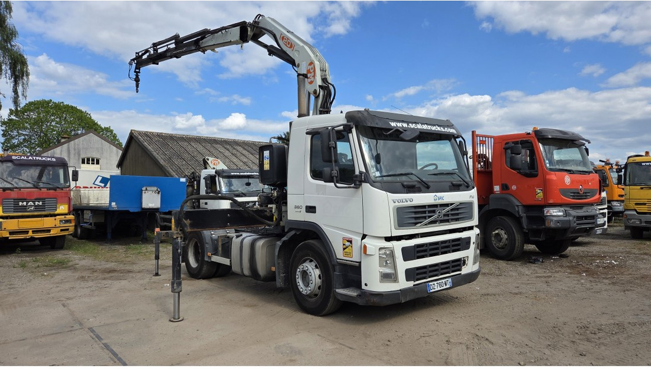 VOLVO FM 360 4X2 EURO 3 TRACTOR UNIT CRANE PM 20T MANUAL GEARBOX - وحدة جر: صورة 4 VOLVO FM 360 4X2 EURO 3 TRACTOR UNIT CRANE PM 20T MANUAL GEARBOX - وحدة جر: صورة 4