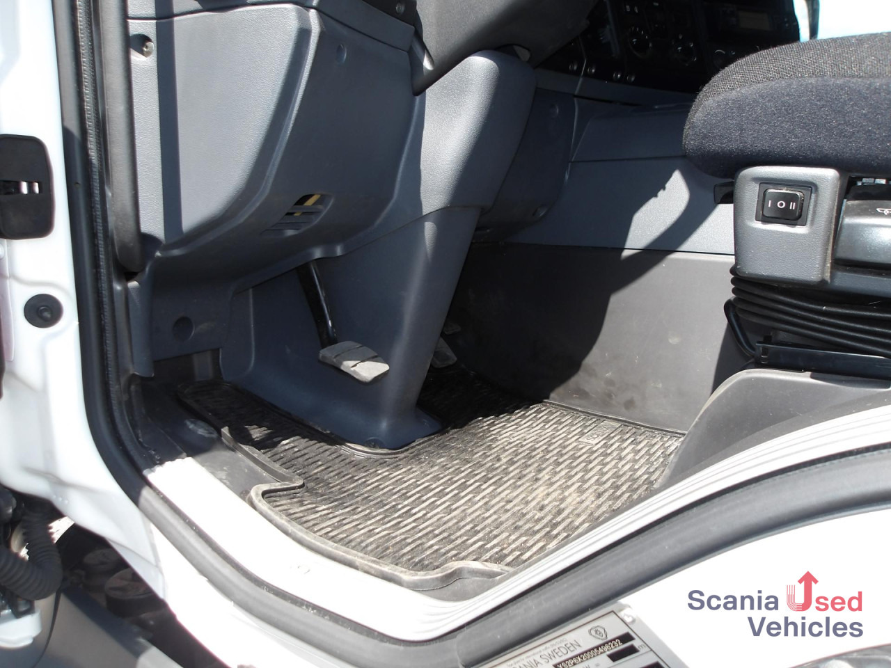 SCANIA P280 - 6x2*4 - KÜHLKOFFER 9m - MITSUBISHI - شاحنة الفريزر: صورة 2 SCANIA P280 - 6x2*4 - KÜHLKOFFER 9m - MITSUBISHI - شاحنة الفريزر: صورة 2