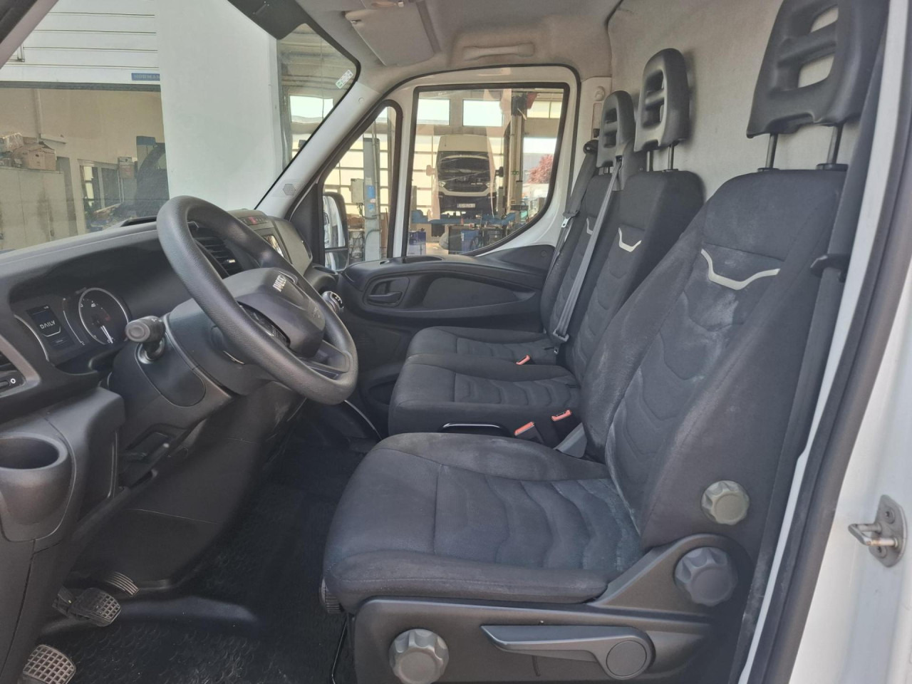 ميكروباص IVECO Daily 35C18H V: صورة 6