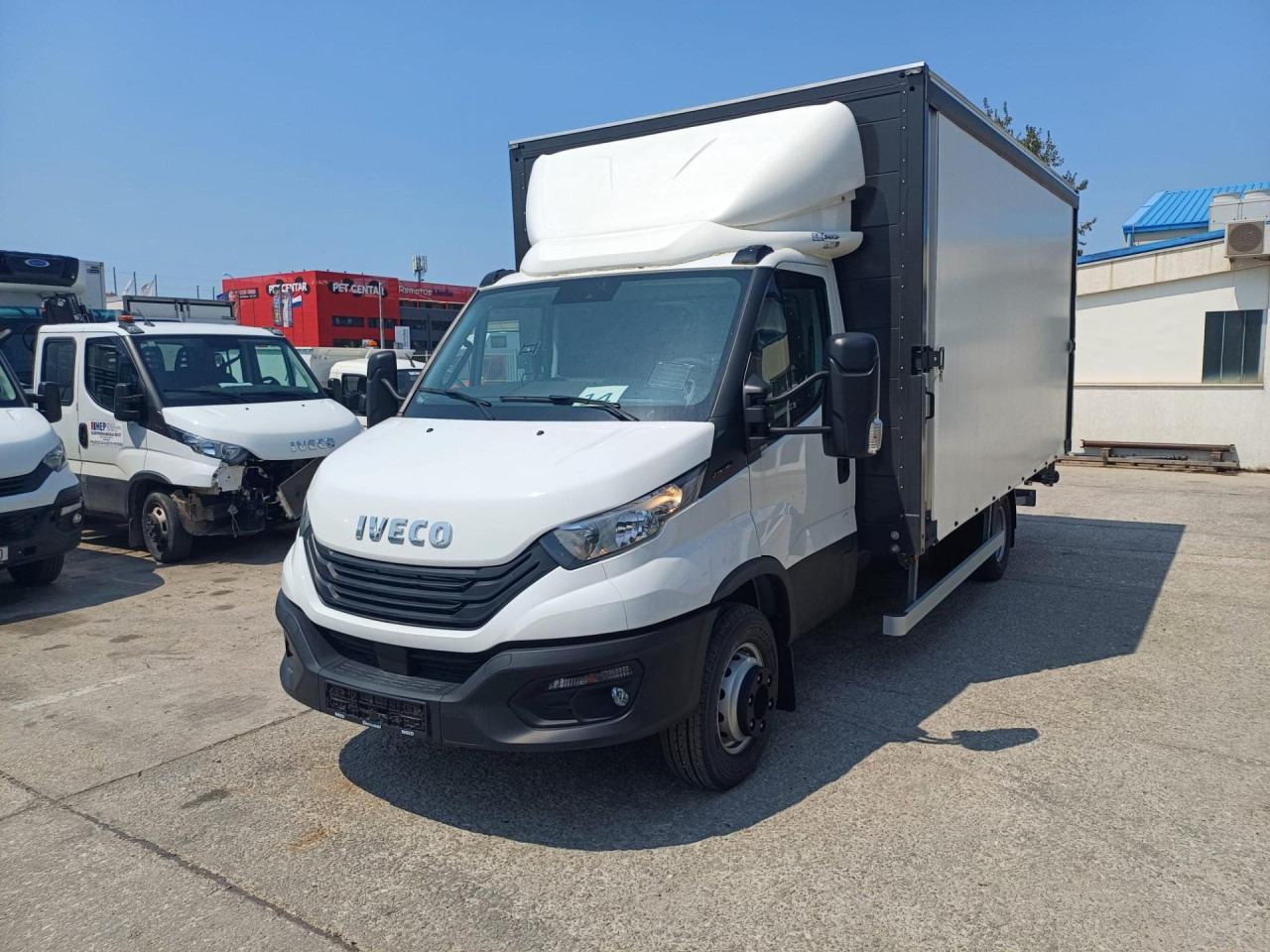 IVECO Daily 70C18H - شاحنة ستارة جانبية: صورة 1 IVECO Daily 70C18H - شاحنة ستارة جانبية: صورة 1