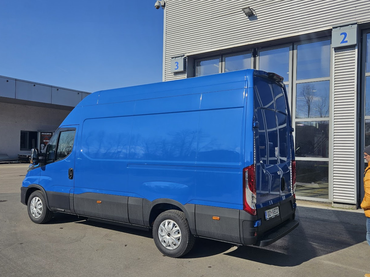 IVECO Daily ELEKTRIČNI 35 C 18H - ميكروباص, فان كهربائية: صورة 2 IVECO Daily ELEKTRIČNI 35 C 18H - ميكروباص, فان كهربائية: صورة 2