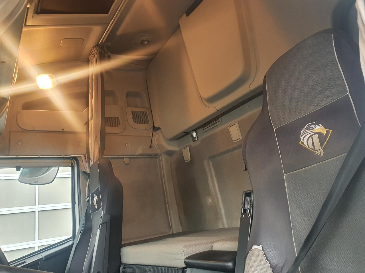Interior photo 1: وحدة جر IVECO Stralis AS440S46T/P
