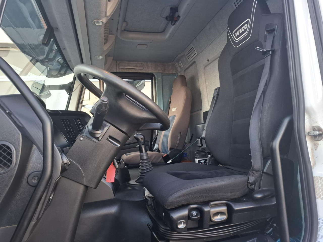 IVECO Trakker AD410T50 - شاحنة قلاب: صورة 2 IVECO Trakker AD410T50 - شاحنة قلاب: صورة 2