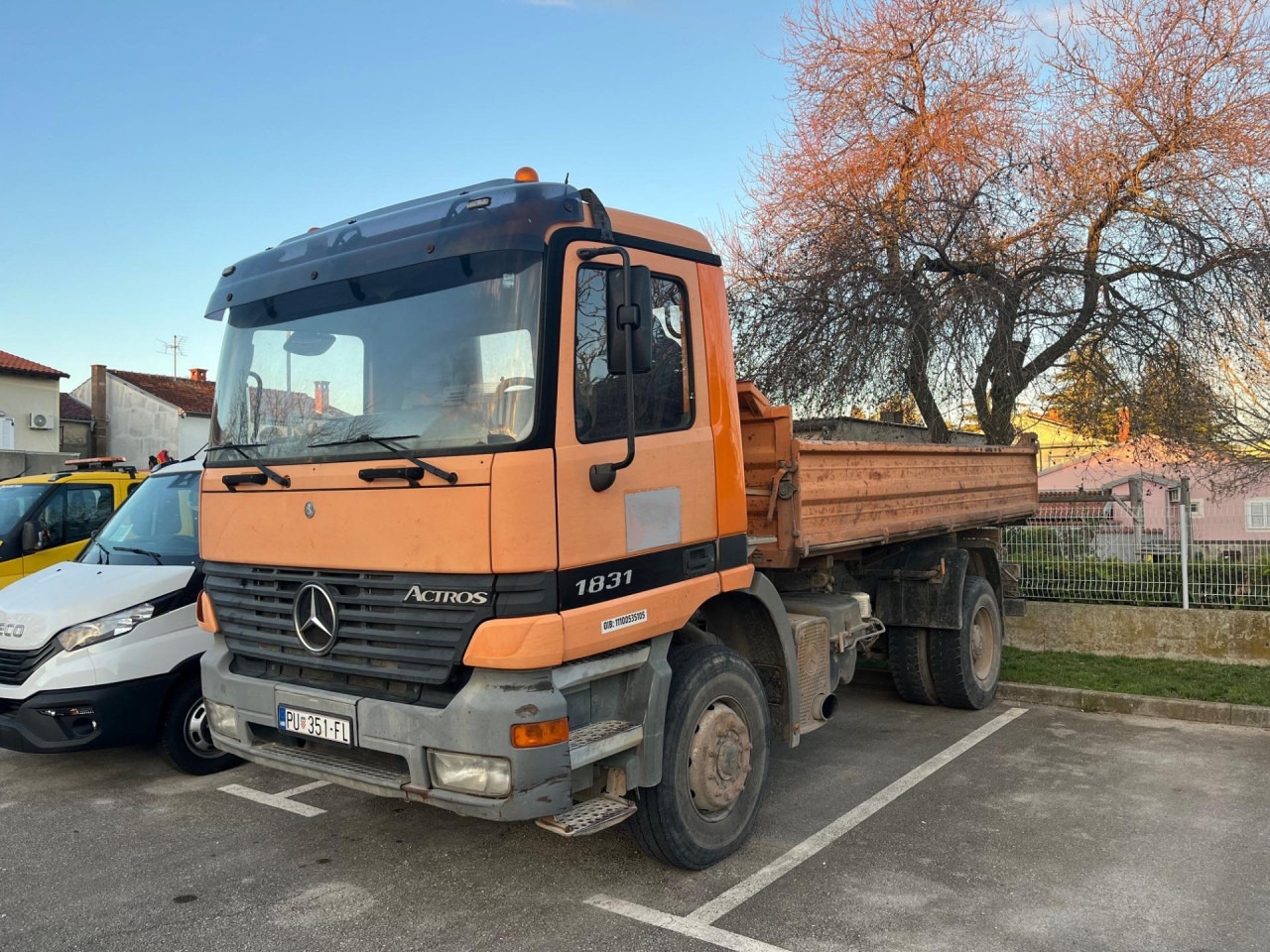 MERCEDES-BENZ Actros 1831 K - شاحنة قلاب: صورة 1 MERCEDES-BENZ Actros 1831 K - شاحنة قلاب: صورة 1