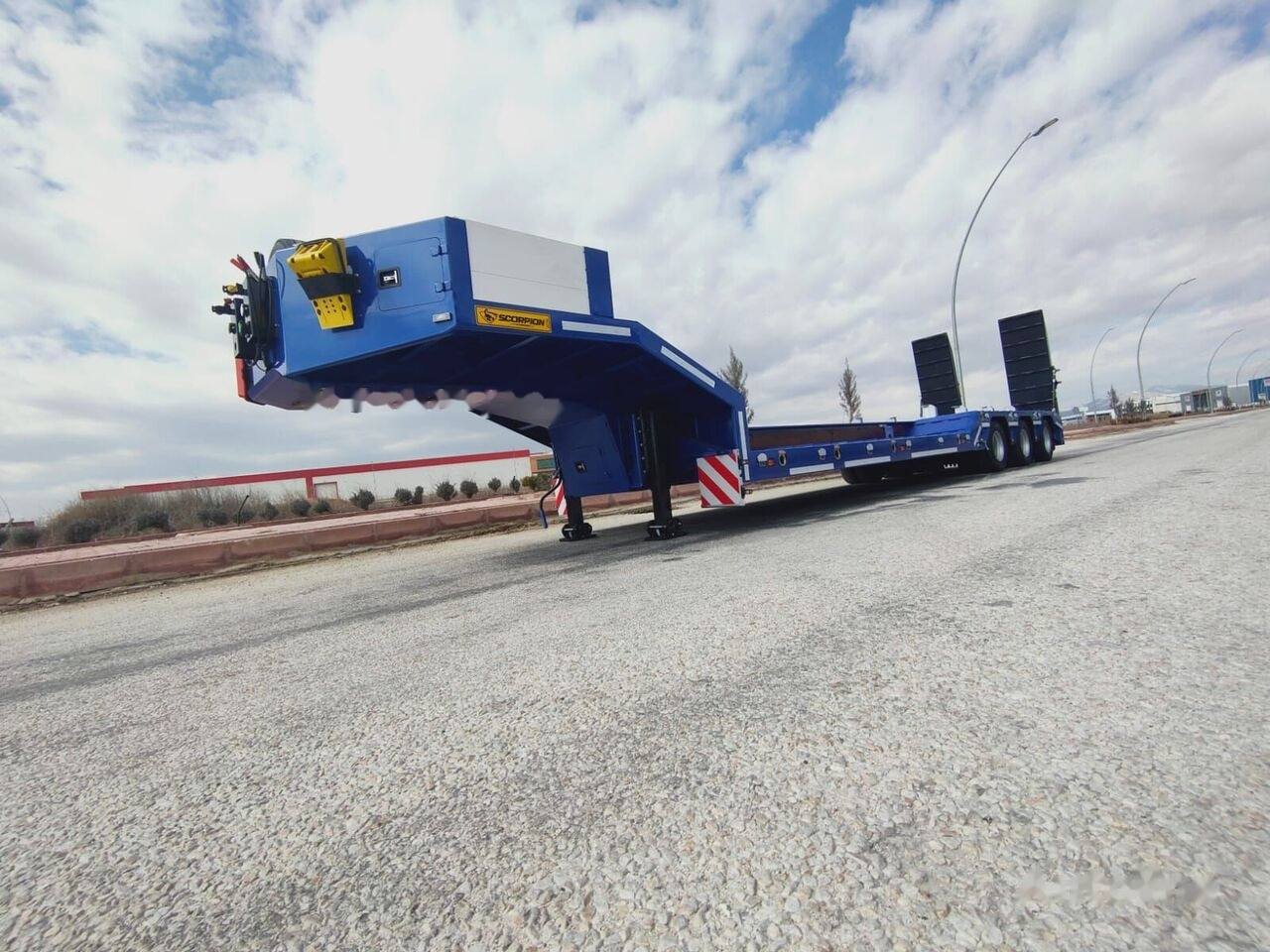 Scorpion Trailer SCORPION TRAILER 3 AXLE LOWBED SEMI TRAILER (CUSTOMIZED) - عربة منخفضة مسطحة نصف مقطورة: صورة 5 Scorpion Trailer SCORPION TRAILER 3 AXLE LOWBED SEMI TRAILER (CUSTOMIZED) - عربة منخفضة مسطحة نصف مقطورة: صورة 5