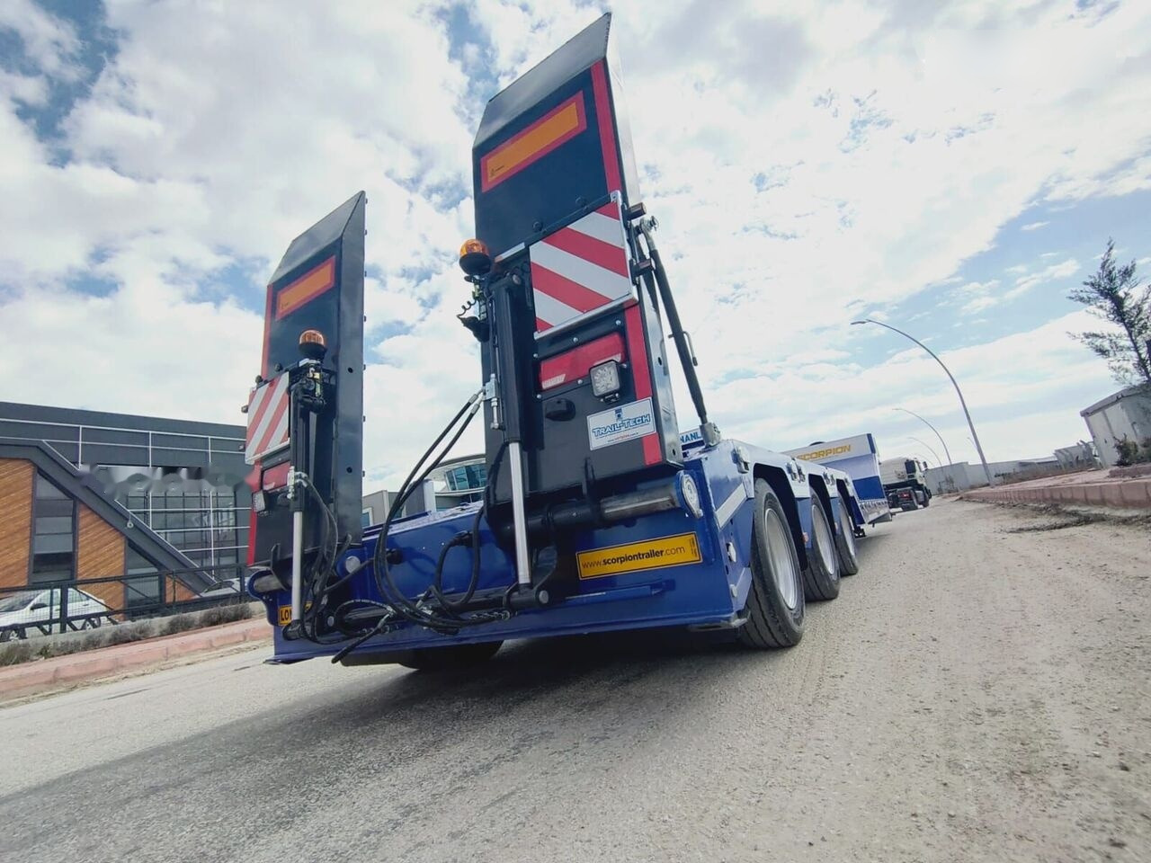 Scorpion Trailer SCORPION TRAILER 3 AXLE LOWBED SEMI TRAILER (CUSTOMIZED) - عربة منخفضة مسطحة نصف مقطورة: صورة 3 Scorpion Trailer SCORPION TRAILER 3 AXLE LOWBED SEMI TRAILER (CUSTOMIZED) - عربة منخفضة مسطحة نصف مقطورة: صورة 3