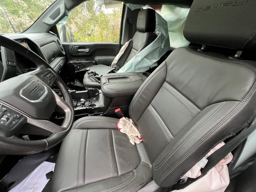 GMC Denali 2021 Interior - كابينة - شاحنة: صورة 2 GMC Denali 2021 Interior - كابينة - شاحنة: صورة 2