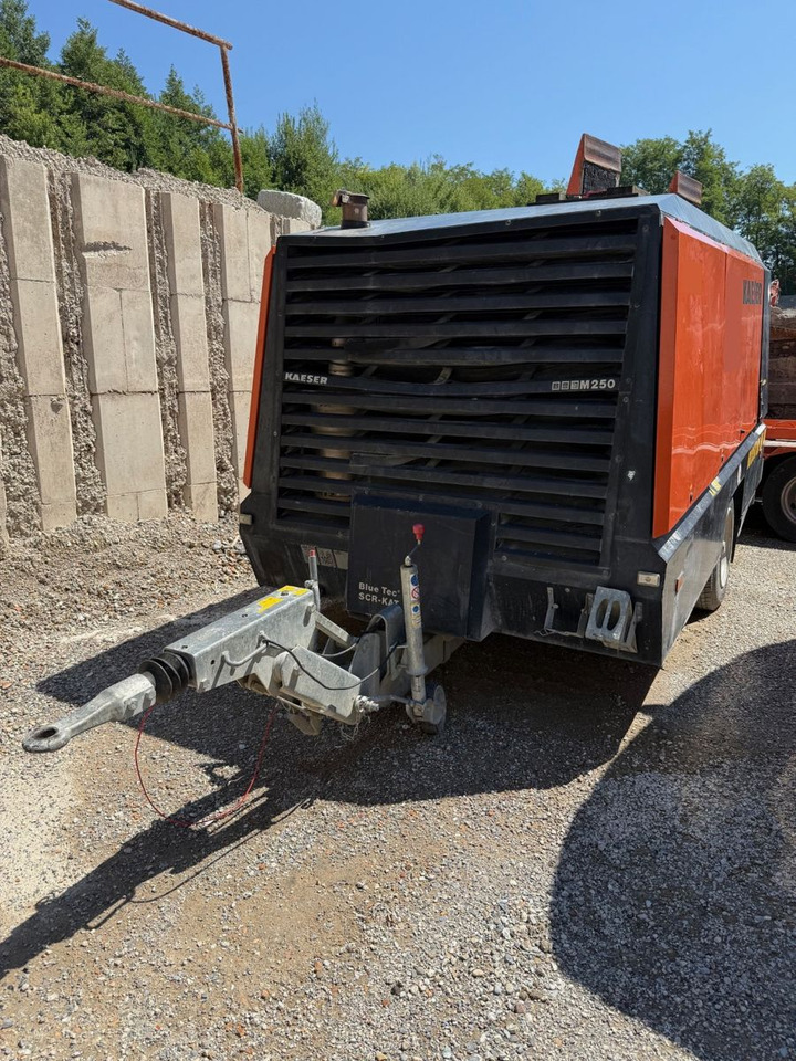 Kaeser M250 Kompressor, Anhänger trailer, 14bar - الضاغط: صورة 1 Kaeser M250 Kompressor, Anhänger trailer, 14bar - الضاغط: صورة 1